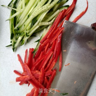五彩鸡丝的做法步调：10