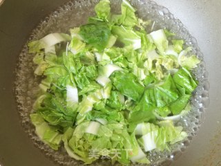 小利剑菜金针菇拌虾仁的做法步调：4