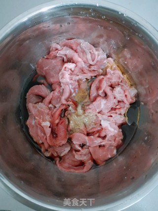 凉拌牛肉的做法步调：1