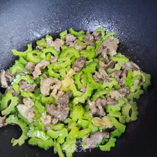 苦瓜炒牛肉的做法步调：4