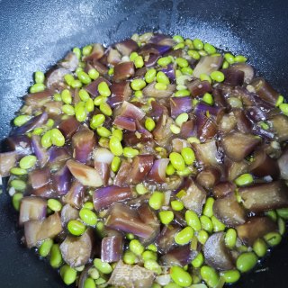 毛豆米烧茄子的做法步调：8