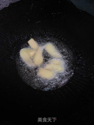苦瓜酸菜煲粉肠的做法步调：5