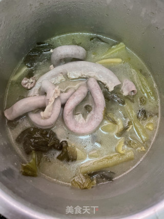 苦瓜酸菜煲粉肠的做法步调：12
