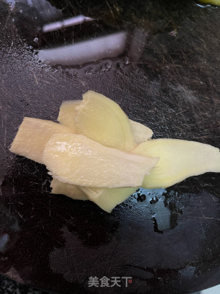 苦瓜酸菜煲粉肠的做法步调：3
