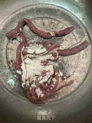 苦瓜酸菜煲粉肠的做法步调：4