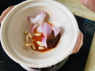 鸭血粉丝煲的做法步调：4