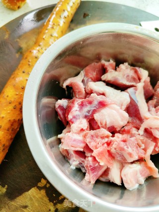 山药烧牛肉的做法步调：1