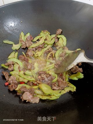 苦瓜炒牛肉的做法步调：6