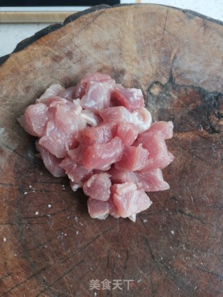 菠萝陈腐肉的做法步调：2