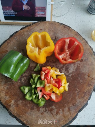 菠萝陈腐肉的做法步调：1