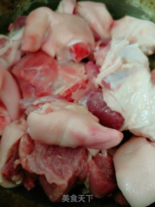 下压锅焖猪蹄的做法步调：3