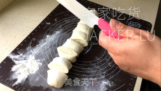 免揉豆沙里包，建造简朴，坚实适口，奶喷鼻味女实足。的做法步调：9