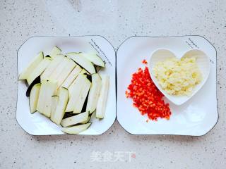 蒜蓉粉丝蒸茄条的做法步调：2