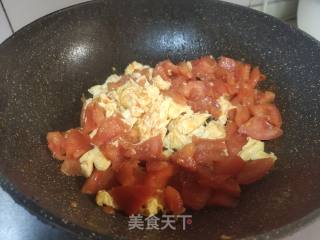 西白柿炒鸡蛋的做法步调：5