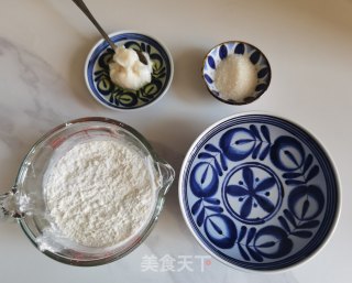 炸糖糕的做法步调：1