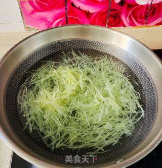 凉拌麻辣金鲳鱼的做法步调：6