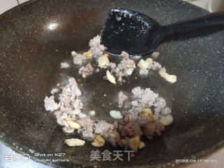 肉终白烧青椒的做法步调：3