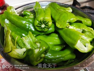 肉终白烧青椒的做法步调：1