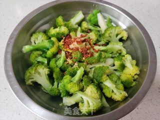 凉拌西蓝花的做法步调：4