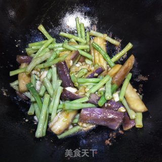 茄子烩豆角的做法步调：10