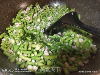 肉终炒豆角的做法步调：6