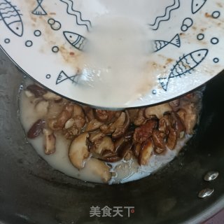 喷鼻菇炒肉的做法步调：11