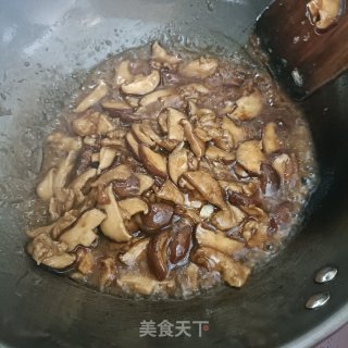 喷鼻菇炒肉的做法步调：12