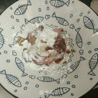 喷鼻菇炒肉的做法步调：4