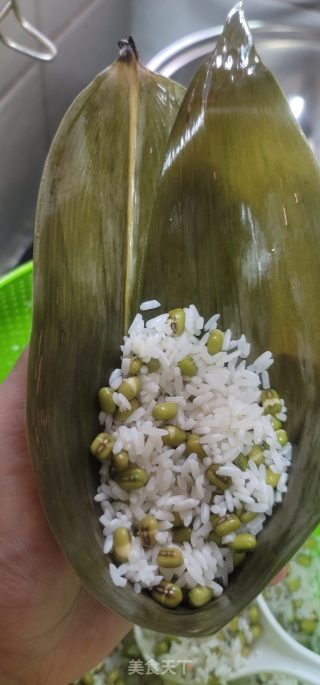 绿豆肉粽的做法步调：4