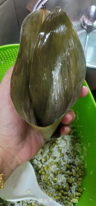 绿豆肉粽的做法步调：3