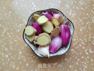 乌木耳炖土鸡的做法步调：4