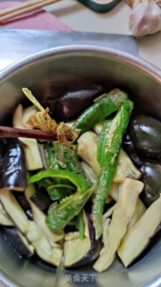 辣椒京彩擂茄子的做法步调：5