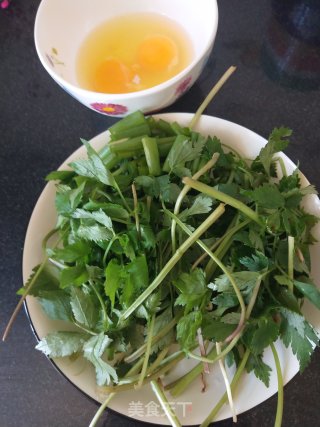 山芹菜炒鸡蛋的做法步调：1