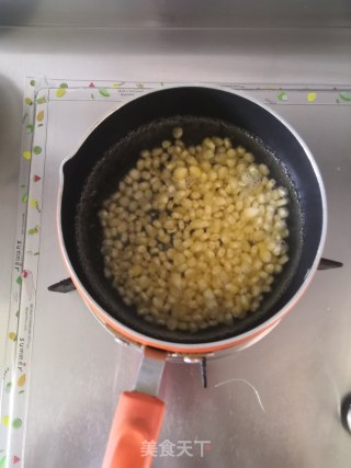 玉米烙的做法步调：2