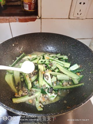 木耳炒黄瓜的做法步调：5