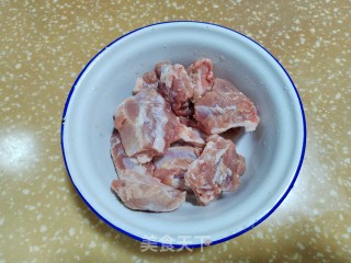 喷鼻芋蒸排骨的做法步调：1