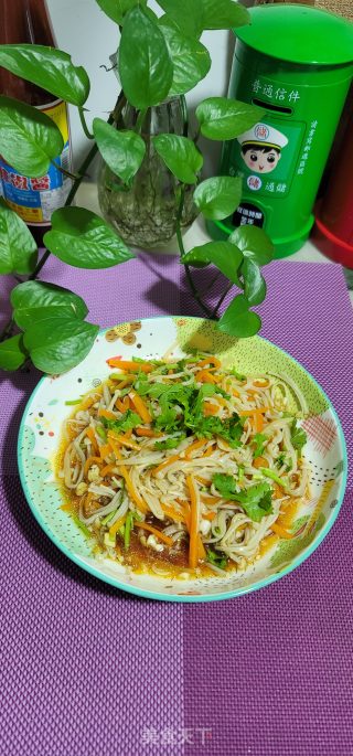 拌金针菇的做法步调：8