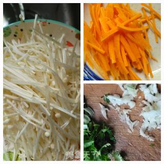 拌金针菇的做法步调：1