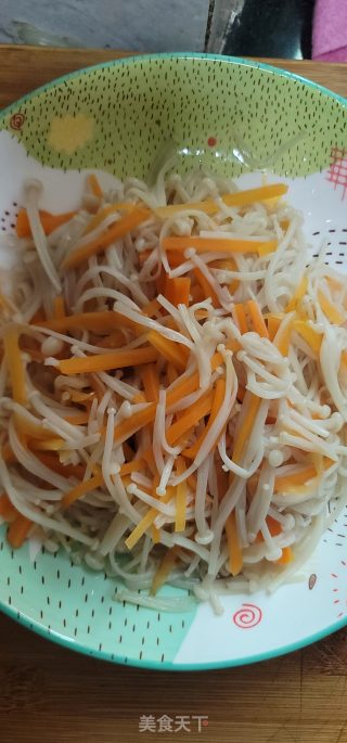 拌金针菇的做法步调：3