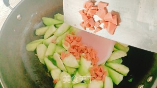 丝瓜炒水腿的做法步调：7