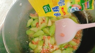 丝瓜炒水腿的做法步调：9