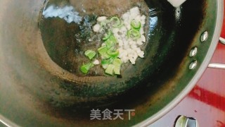 丝瓜炒水腿的做法步调：4