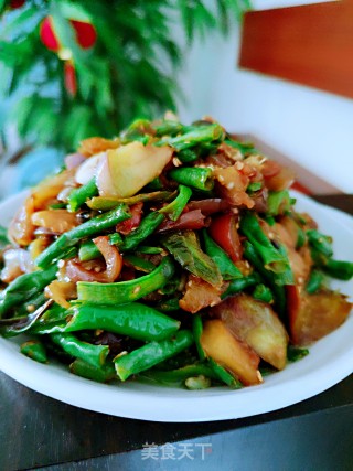 茄子炒豆角的做法步调：11