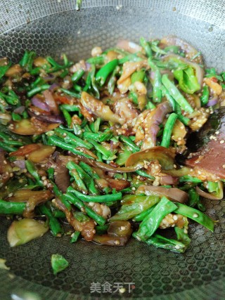 茄子炒豆角的做法步调：10