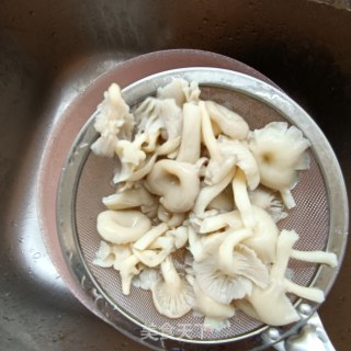 榆黄蘑拌牛肉的做法步调：5