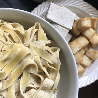 肥牛鱼豆腐喷鼻辣锅的做法步调：3