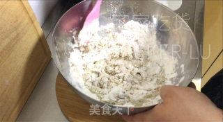 免揉齐麦法棍，麦喷鼻味实足，焦坚中壳，越嚼越喷鼻，安康出承担。的做法步调：2