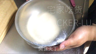 免揉齐麦法棍，麦喷鼻味实足，焦坚中壳，越嚼越喷鼻，安康出承担。的做法步调：7