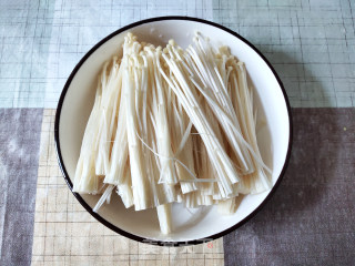 凉拌金针菇的做法步调：2