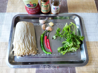 凉拌金针菇的做法步调：1